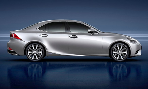Lexus IS получил награду за модный цвет