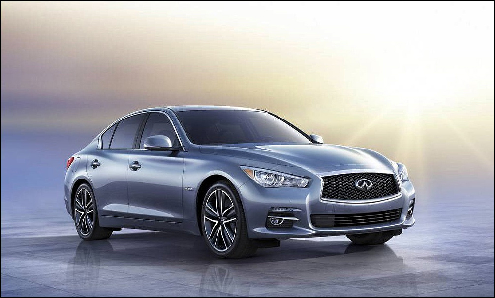 Infiniti Q50 заулыбался по ошибке