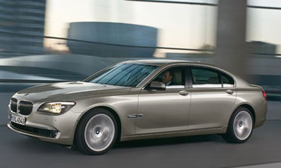 Первые фотографии новой BMW 7 серии