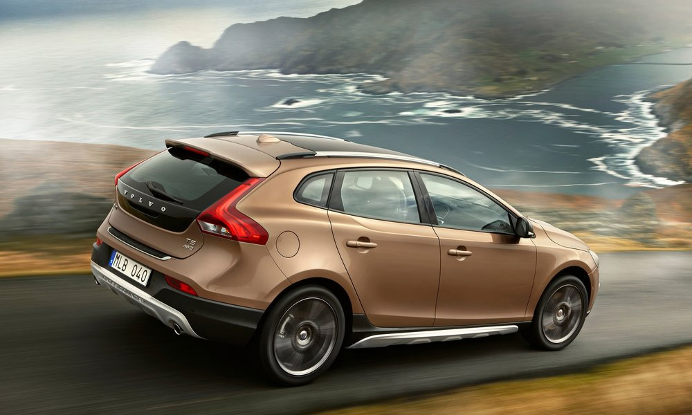 Volvo объявила цены на V40 Cross Country