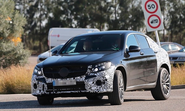 Mercedes вывел на тесты купе GLC 450