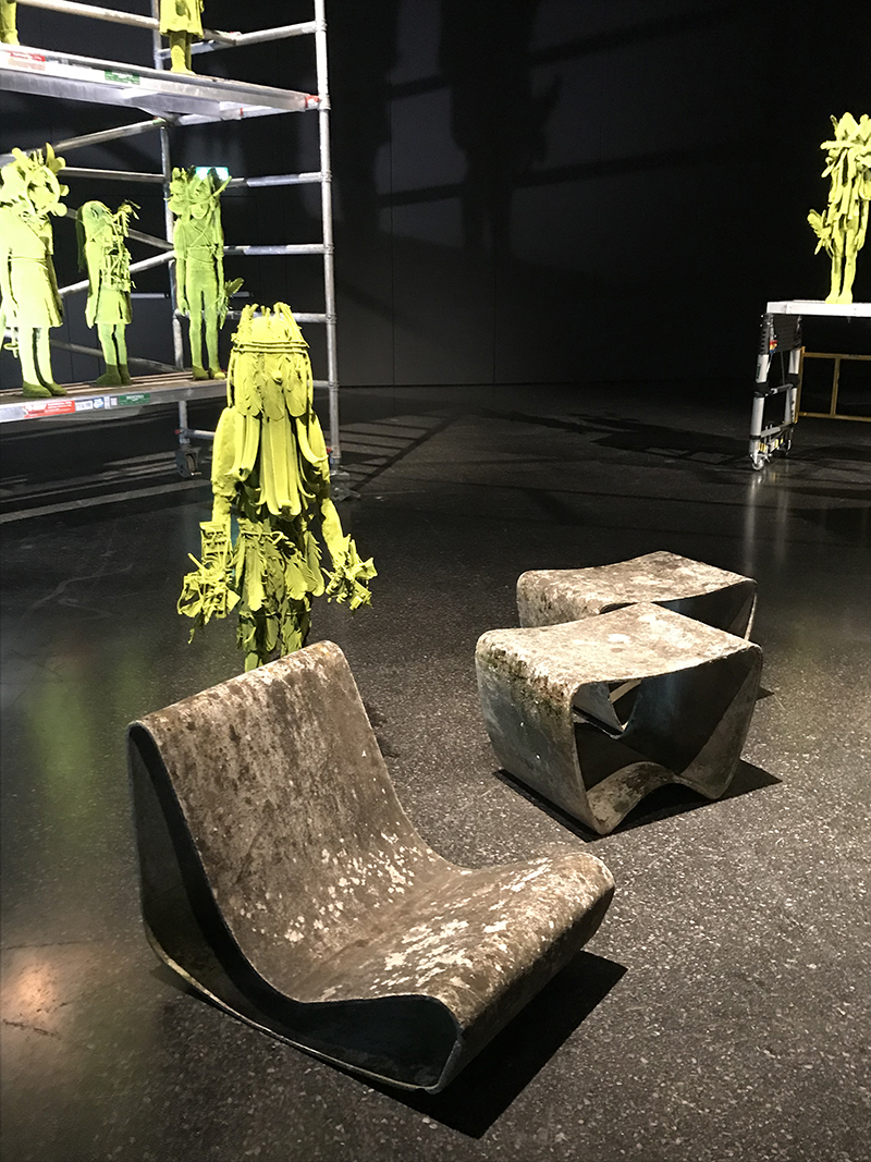 Проект Design At Large, галерея Jason Jacques. Moss Tower, Ким Симонсон. Пять скульптур были проданы в первые 20 минут ярмарки за €32 тыс.