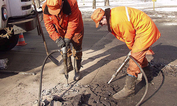На ремонт московских магистралей выделили 200 млн рублей