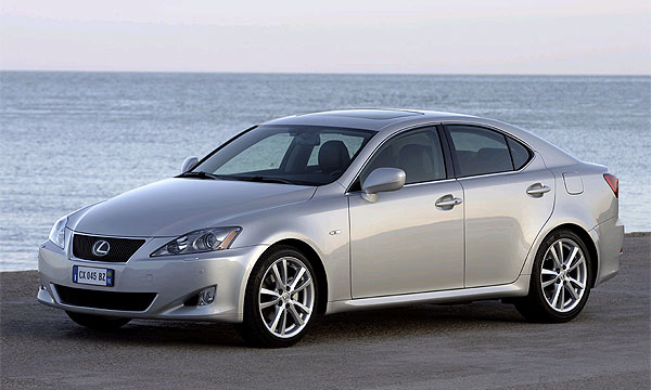 В России стартовали продажи нового Lexus IS 250