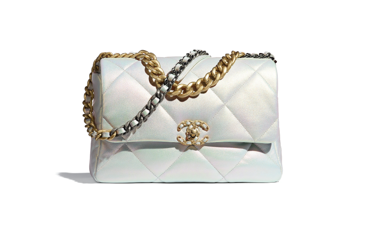 Chanel 19, 471 300 руб. (Chanel)
