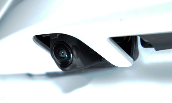 Nissan показал камеру заднего вида с системой самоочистки