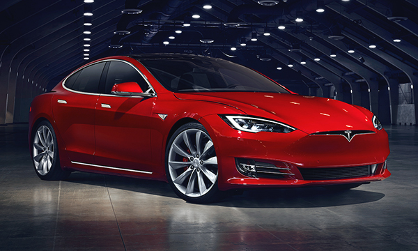 Продажи Tesla в России упали в два раза с начала года