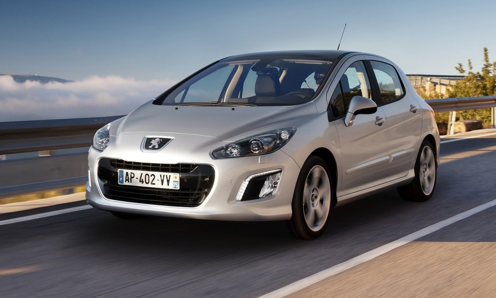 Новый Peugeot 308: без USB, но с панорамной крышей