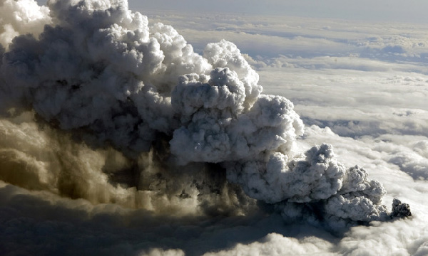 BMW остановил производство из-за извержения исландского вулкана