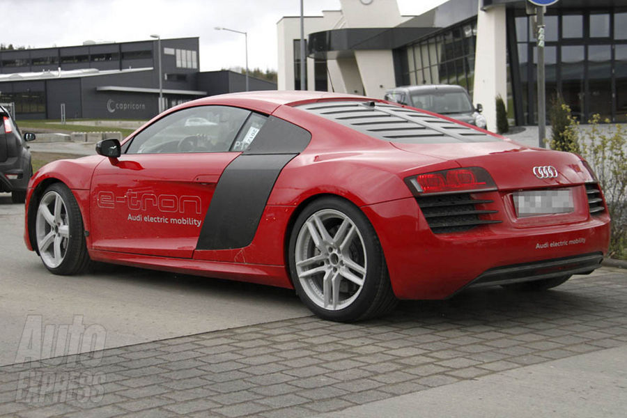 Audi R8 e-tron: осторожно, электричество!