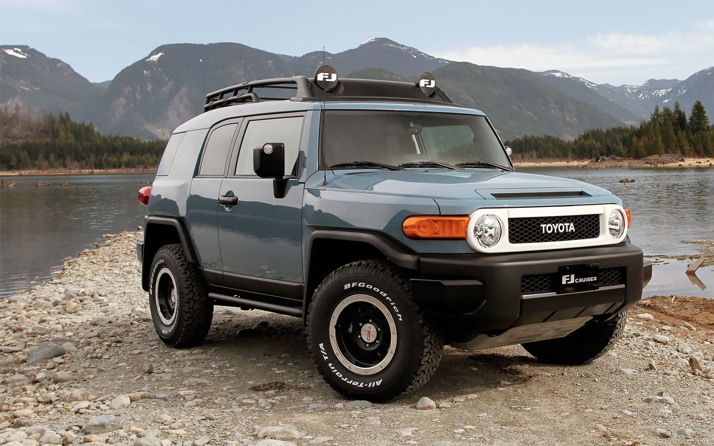 <p>Toyota FJ Cruiser</p>