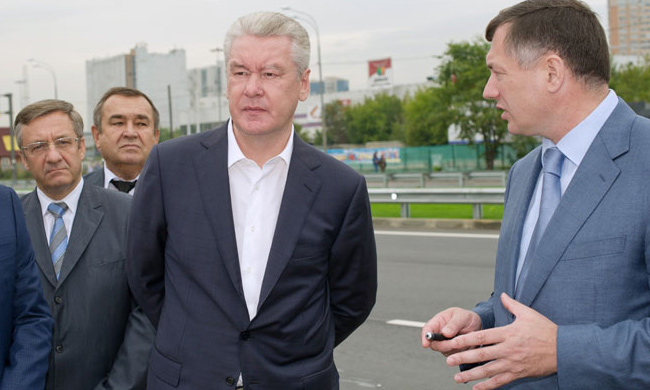 Мэр Москвы Сергей Собянин открыл Лианозовский проезд, который в ходе реконструкции расширили с трех до семи полос.