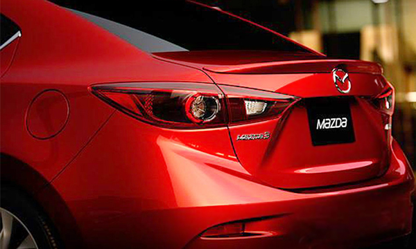 Mazda показала тизер новой «тройки» в кузове седан