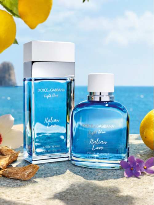 Женский фруктово-цветочный аромат Light Blue Italian Love Pour Femme, Dolce & Gabbana Beauty с нежным древесным звучанием; мужской цитрусовый Light Blue Italian Love Pour Homme, Dolce & Gabbana Beauty с интенсивными древесными оттенками