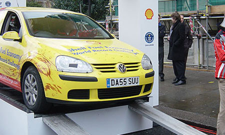 Volkswagen Golf объехал вокруг света на 1300 литрах топлива