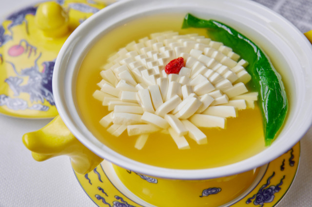 Суп с тофу в виде хризантемы