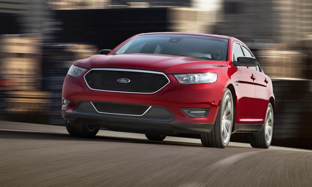 Ford показал Taurus SHO на гоночном треке. ВИДЕО