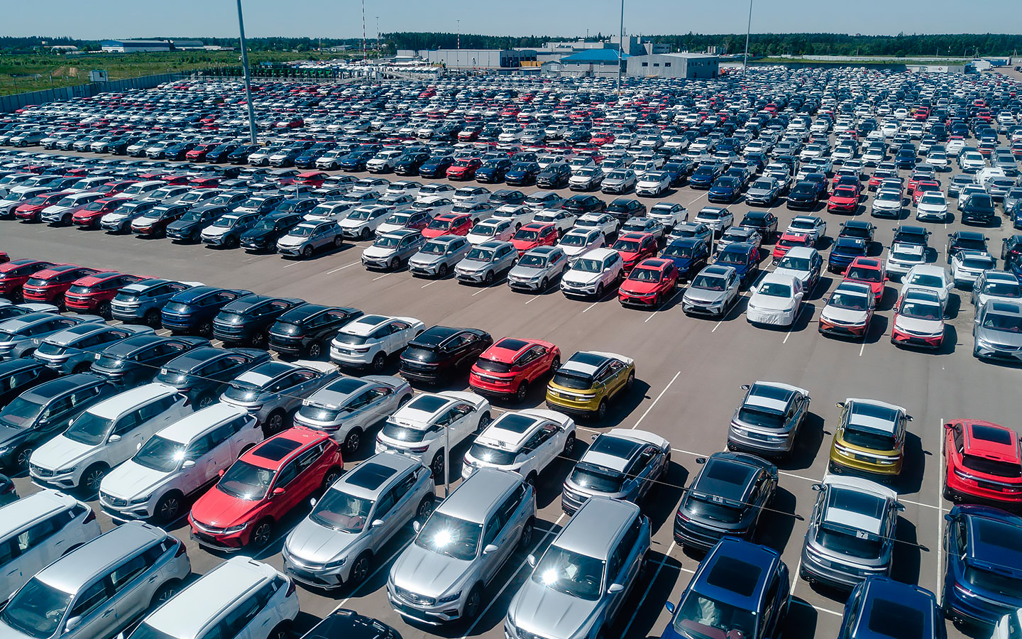 «Рынок живой»: что будет с продажами автомобилей в России в 2023 году