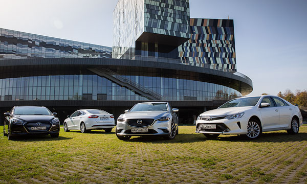 Пятно света. Тест Camry, Mondeo, i40 и Mazda6