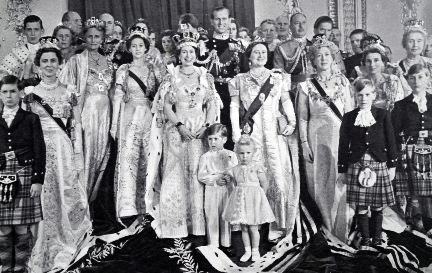 Британская королевская семья в день коронации Елизаветы II в Вестминстерском аббатстве,  2 июня 1953