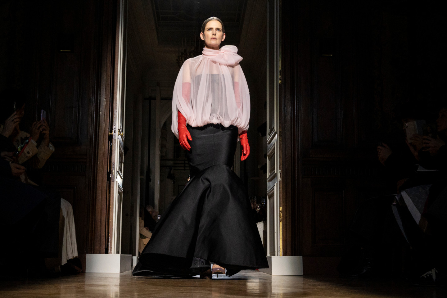 Последнее дефиле Стеллы Теннант на показе кутюрной коллекции Valentino, январь 2020 года