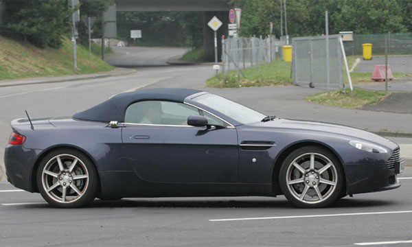 Первые фотографии кабриолета Aston Martin V8