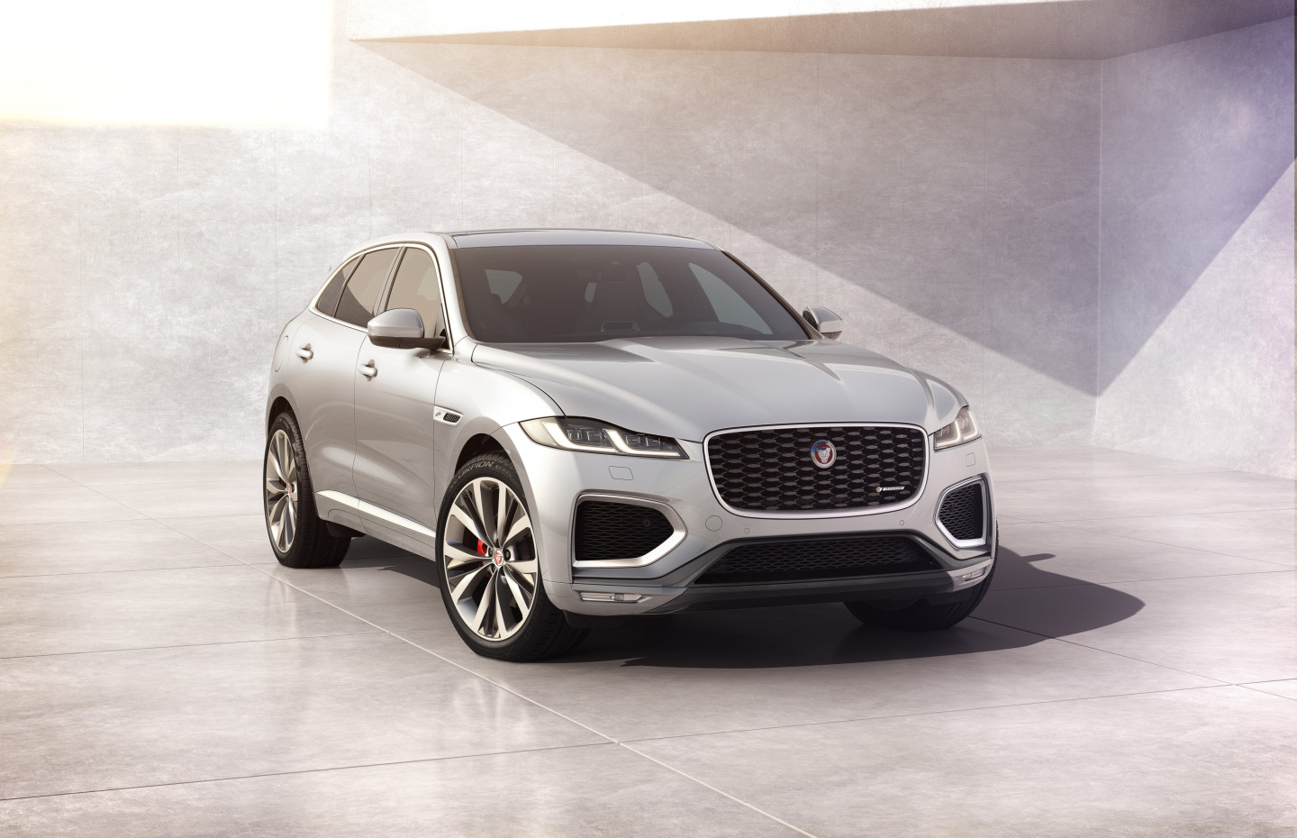 Какие обновления получил автомобиль Jaguar F-Pace 22 | РБК Стиль