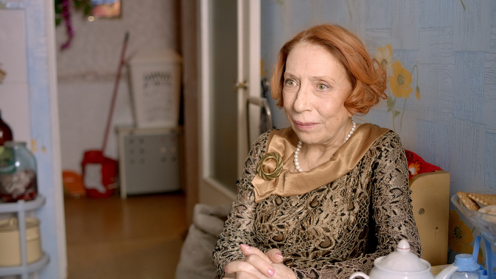 Инна Чурикова в фильме «Страна Оз»