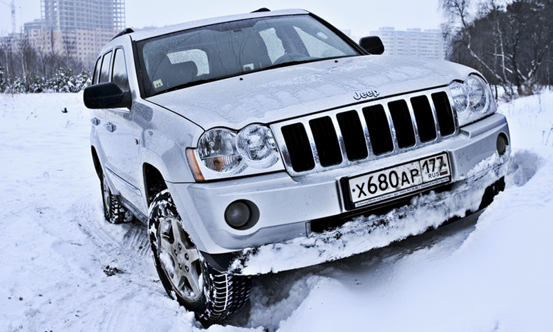 Стихия Jeep Grand Cherokee за городом
