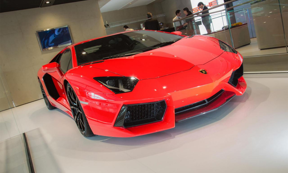 Lamborghini впервые за 35 лет создает четырехместный автомобиль