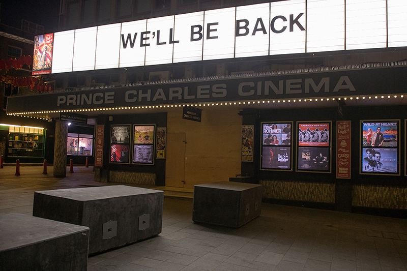 Кинотеатр Prince Charles Cinema в центре Лондона, как и все другие, закрылся «до дальнейшего уведомления» по приказу правительства