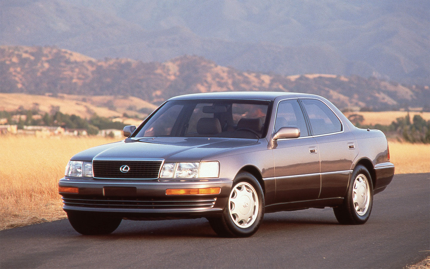 <p>Lexus LS</p>