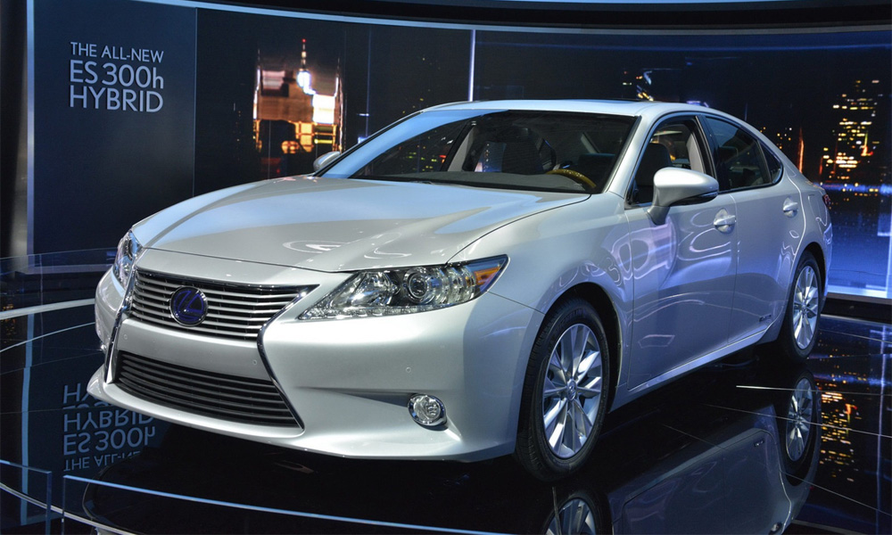 Lexus ES. Toyota Camry в дорогом костюме