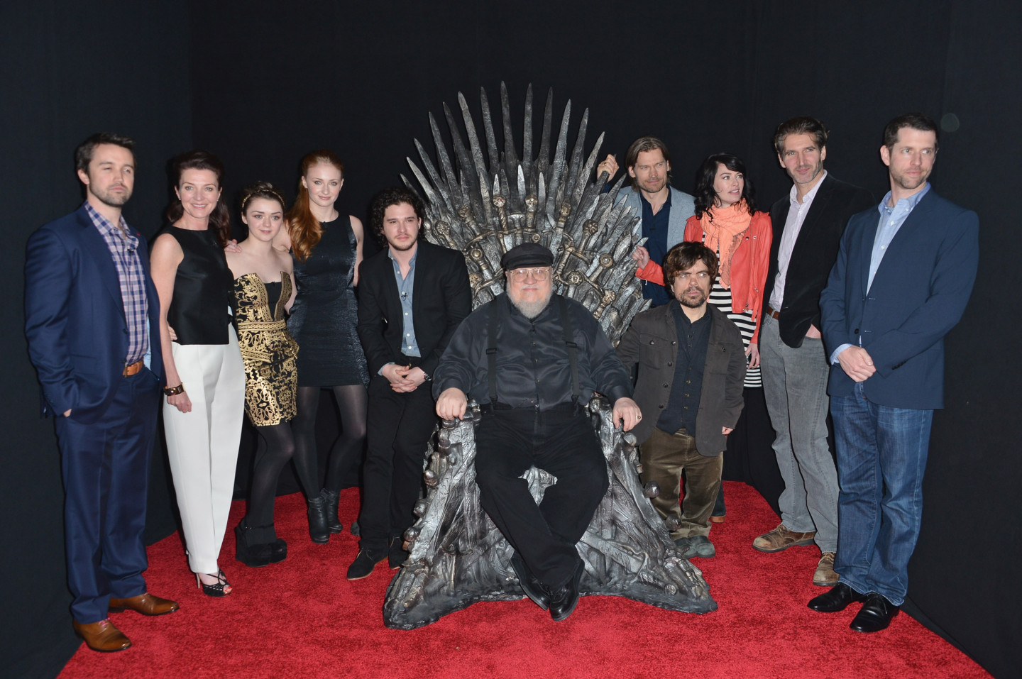 Джордж Мартин в окружении создателей и актеров сериала «Игра престолов»