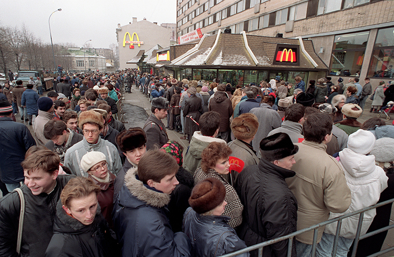 Открытие первого ресторана сети 31 января 1990 года