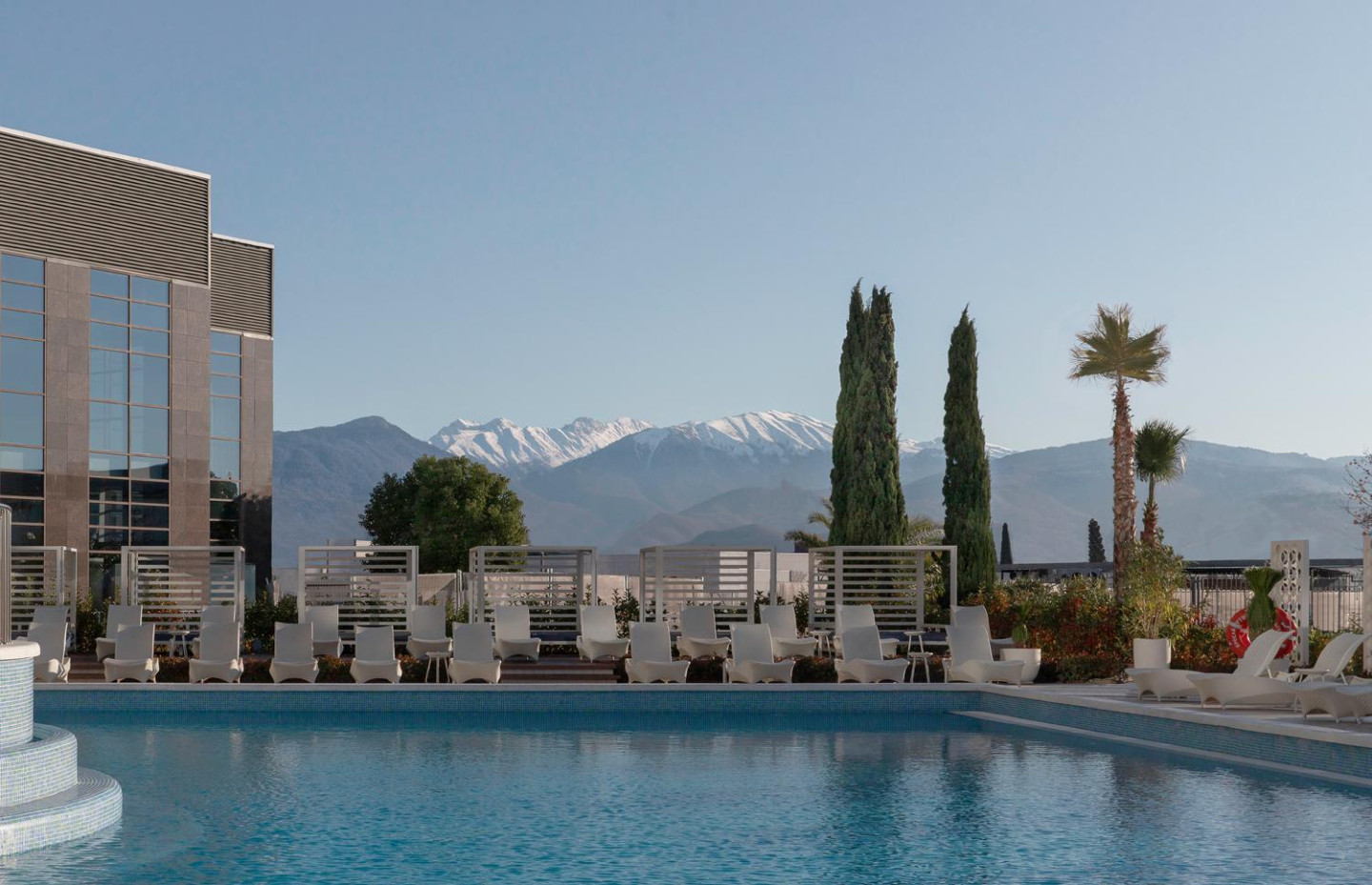 Radisson краснодарский край сочи парусная улица. Рэдиссон Парадиз Адлер. Radisson collection Paradise Resort & Spa, Sochi, Сочи. Radisson collection Paradise Resort & Spa, Sochi ул. 65 лет Победы, 50, Сочи. Рэдиссон Адлер бассейн.