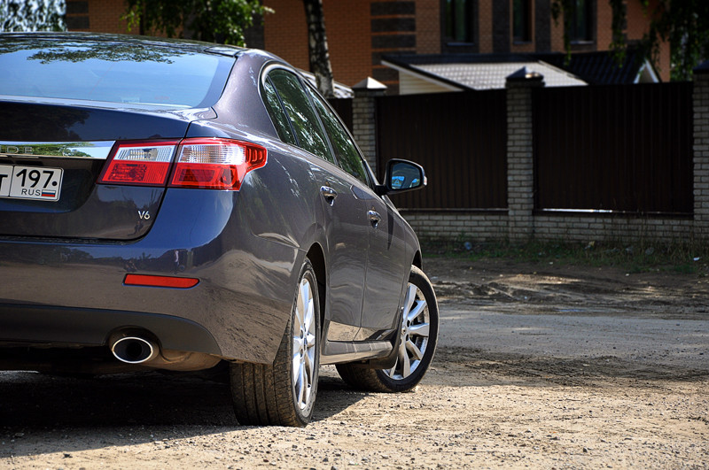 На широкую ногу. Тест-драйв Renault Latitude