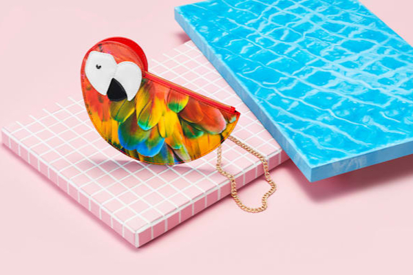 Клатч в виде попугая, знаменующий выход коллекции Swarovski Tropical