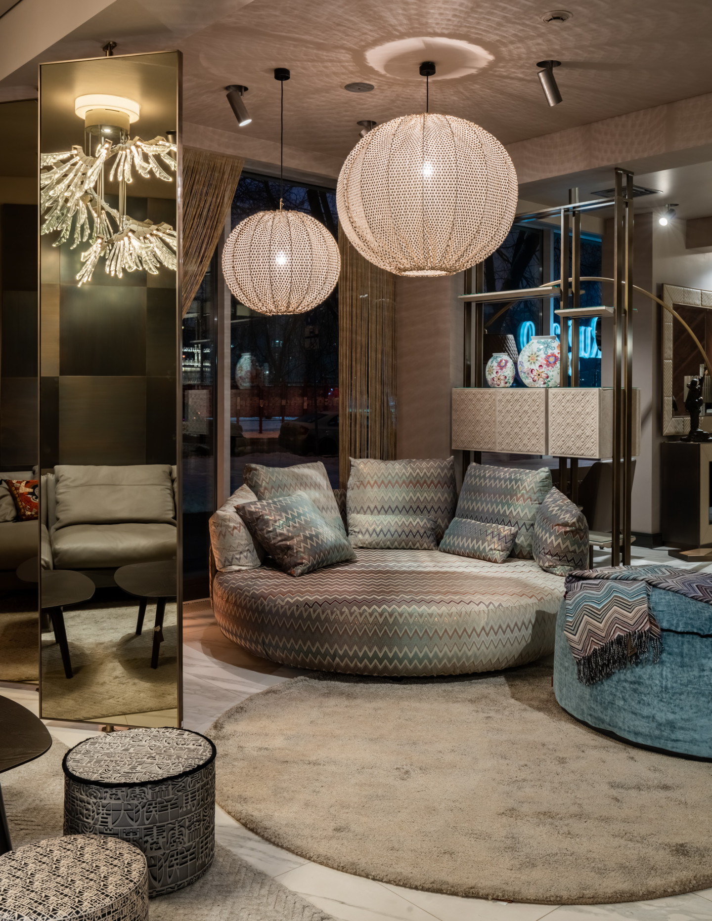 Диван, пуфы, ковры, лампы от MissoniHome в галерее Mobillissimi