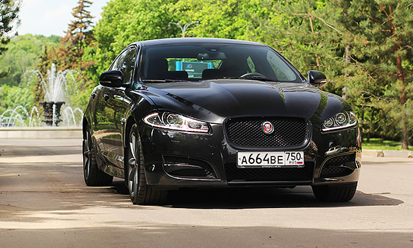 Цифра дня и красная докатка. Тест-драйв Jaguar XF