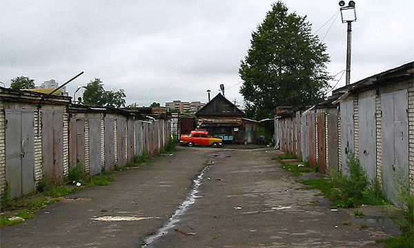 В гаражах прогремел взрыв