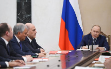 Владимир Путин на совещании с постоянными членами Совета Безопасности в Кремле, Москва