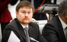 Сын главы администрации президента Сергей Иванов


