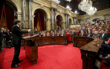 Карлес Пучдемон во время выступления перед парламентом. 10 октября 2017 года


