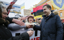 Михаил Саакашвили (справа)