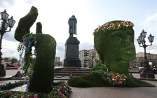 Площадка «Юность весны» на Пушкинской площади, украшенной в рамках фестиваля «Московская весна»


