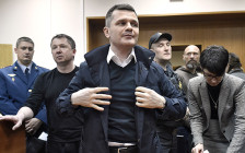 Владелец Домодедово Дмитрий Каменщик после заседания Басманного районного суда 16 мая 2016 года