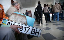 Выдача российских автомобильных номеров в Крыму. Апрель 2014 года