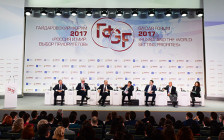 Участники дискуссии «Новая налоговая политика России: какие изменения нас ожидают с 2018 года?»


