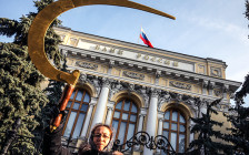 Банк России лишил Мико-банк лицензии 24 марта, Кроссинвестбанк — 11 апреля и Стелла-банк — 14 апреля


